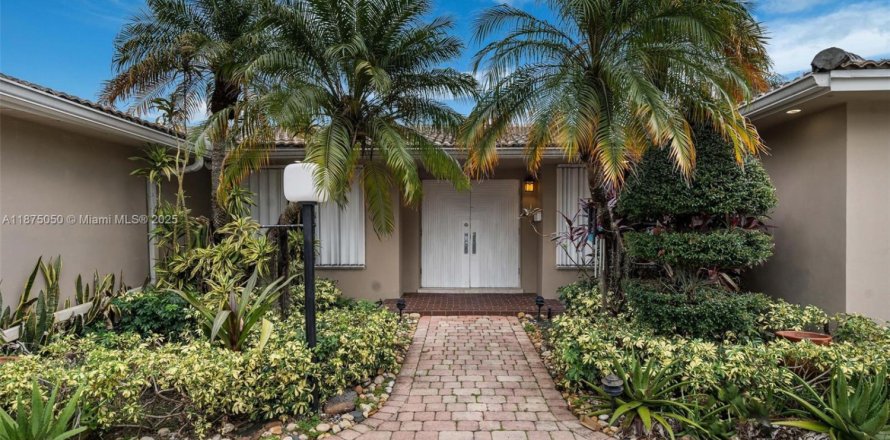 Casa en Miami, Florida 3 dormitorios, 188.31 m2 № 1926078