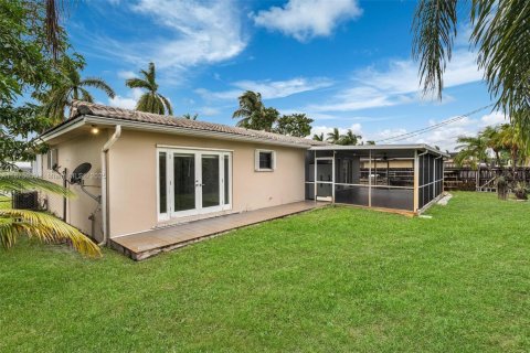 Casa en alquiler en Miami, Florida, 3 dormitorios, 188.31 m2 № 1926078 - foto 29