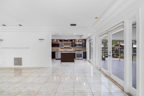 Casa en alquiler en Miami, Florida, 3 dormitorios, 188.31 m2 № 1926078 - foto 6