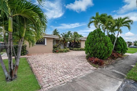 Casa en alquiler en Miami, Florida, 3 dormitorios, 188.31 m2 № 1926078 - foto 3