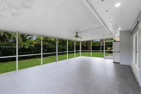 Casa en alquiler en Miami, Florida, 3 dormitorios, 188.31 m2 № 1926078 - foto 24