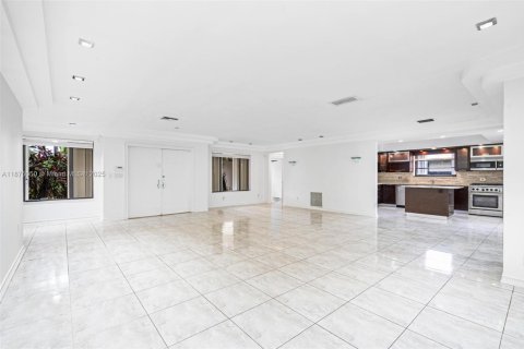 Casa en alquiler en Miami, Florida, 3 dormitorios, 188.31 m2 № 1926078 - foto 7