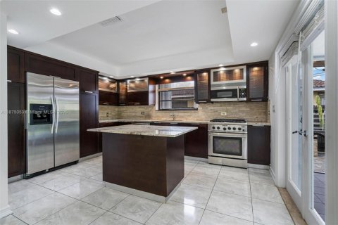 Casa en alquiler en Miami, Florida, 3 dormitorios, 188.31 m2 № 1926078 - foto 9