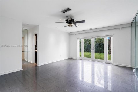 Casa en alquiler en Miami, Florida, 3 dormitorios, 188.31 m2 № 1926078 - foto 16