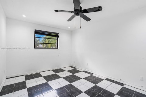 Casa en alquiler en Miami, Florida, 3 dormitorios, 188.31 m2 № 1926078 - foto 10