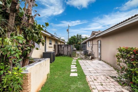 Casa en alquiler en Miami, Florida, 3 dormitorios, 188.31 m2 № 1926078 - foto 27