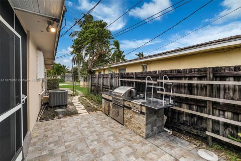 Casa en alquiler en Miami, Florida, 3 dormitorios, 188.31 m2 № 1926078 - foto 26