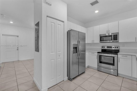 Touwnhouse à vendre à Homestead, Floride: 3 chambres, 129.41 m2 № 2152758 - photo 12