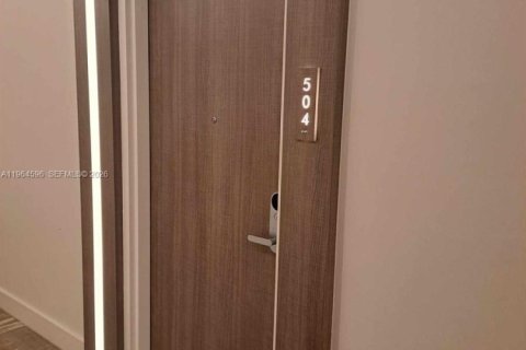 Снять в аренду кондоминиум в Майами-Бич, Флорида 1 спальня, 81.75м2, № 2025963 - фото 18