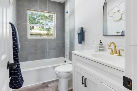 House in Saint Petersburg, Florida 3 bedrooms, 127.09 sq.m. № 2394145 - photo 21