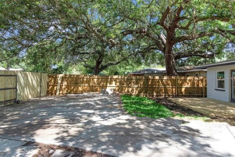 House in Saint Petersburg, Florida 3 bedrooms, 127.09 sq.m. № 2394145 - photo 25