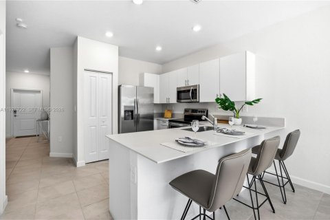 Townhouse in Homestead, Florida 3 bedrooms, 157.47 sq.m. № 2041757 - photo 13