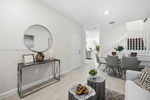 Townhouse in Homestead, Florida 3 bedrooms, 157.47 sq.m. № 2041757 - photo 5