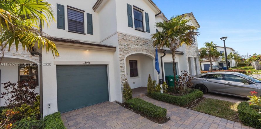 Townhouse in Homestead, Florida 3 bedrooms, 157.47 sq.m. № 2041757