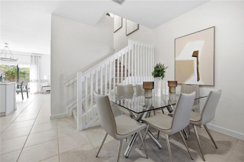 Townhouse in Homestead, Florida 3 bedrooms, 157.47 sq.m. № 2041757 - photo 9
