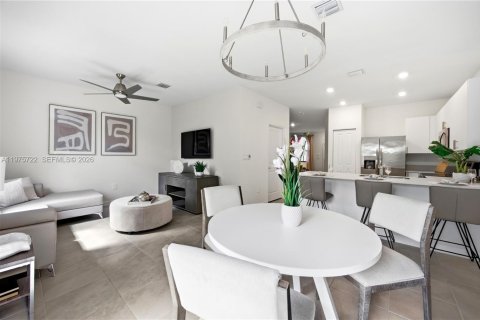 Townhouse in Homestead, Florida 3 bedrooms, 157.47 sq.m. № 2041757 - photo 18