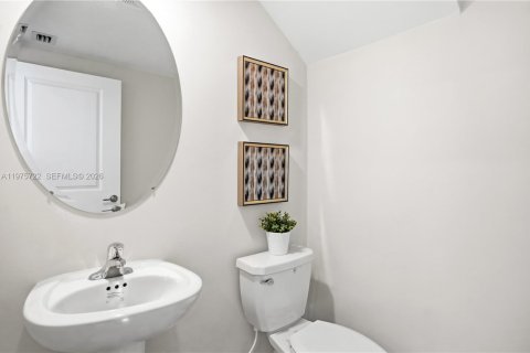Townhouse in Homestead, Florida 3 bedrooms, 157.47 sq.m. № 2041757 - photo 19