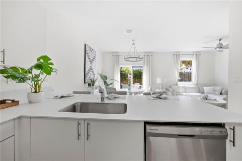 Townhouse in Homestead, Florida 3 bedrooms, 157.47 sq.m. № 2041757 - photo 14