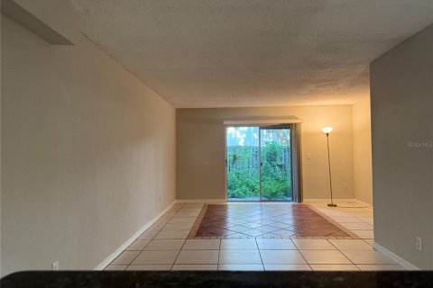Condo in Tampa, Florida, 2 bedrooms  № 2391197 - photo 23