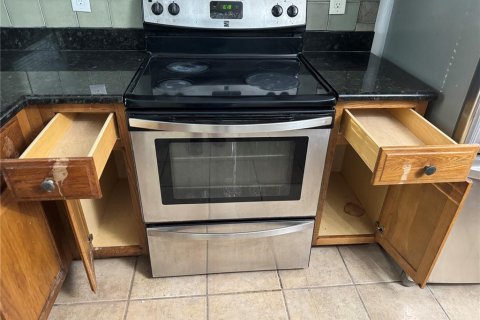 Condo in Tampa, Florida, 2 bedrooms  № 2391197 - photo 13