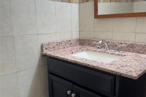 Condo in Tampa, Florida, 2 bedrooms  № 2391197 - photo 26