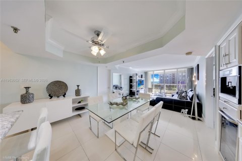 Copropriété à louer à Surfside, Floride: 1 chambre, 89.37 m2 № 2007978 - photo 4