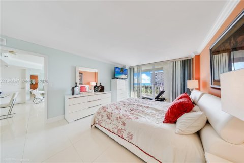 Copropriété à louer à Surfside, Floride: 1 chambre, 89.37 m2 № 2007978 - photo 13