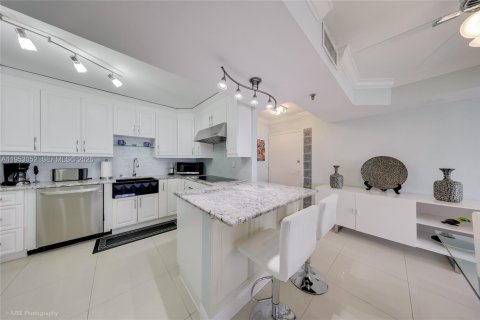 Copropriété à louer à Surfside, Floride: 1 chambre, 89.37 m2 № 2007978 - photo 10