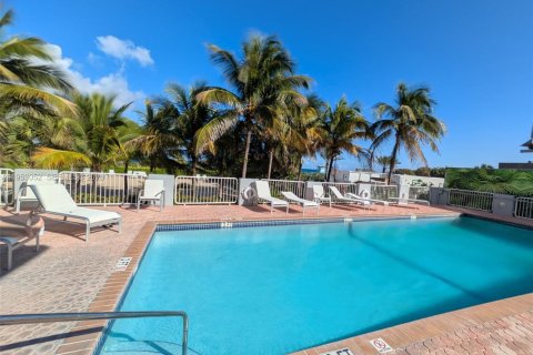 Copropriété à louer à Surfside, Floride: 1 chambre, 89.37 m2 № 2007978 - photo 23