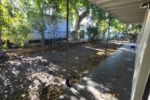 Снять в аренду виллу или дом в Форт-Лодердейл, Флорида 1 спальня, 180.51м2, № 1990559 - фото 2