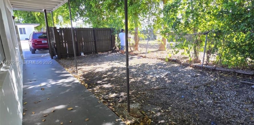 Дом в Форт-Лодердейл, Флорида 1 спальня, 180.51м2 № 1990559