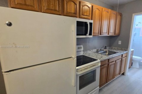 Снять в аренду виллу или дом в Форт-Лодердейл, Флорида 1 спальня, 180.51м2, № 1990559 - фото 5