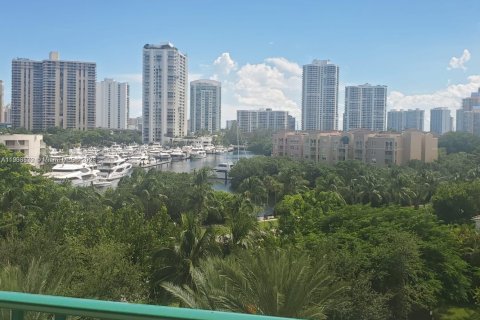 Condo in Aventura, Florida, 2 bedrooms  № 1955723 - photo 1