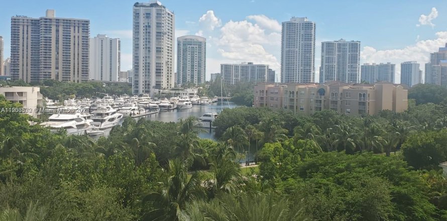 Condo in Aventura, Florida, 2 bedrooms  № 1955723