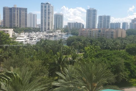 Condo in Aventura, Florida, 2 bedrooms  № 1955723 - photo 9