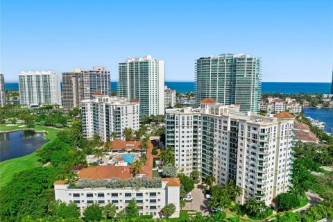 Condo in Aventura, Florida, 2 bedrooms  № 1955723 - photo 18