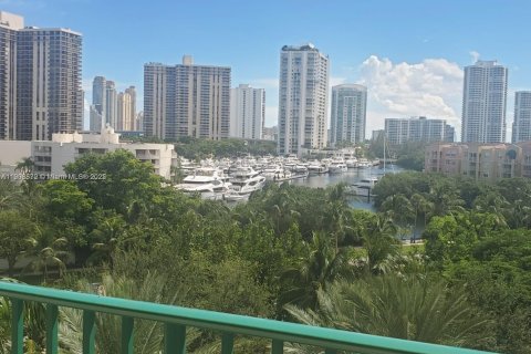 Condo in Aventura, Florida, 2 bedrooms  № 1955723 - photo 17