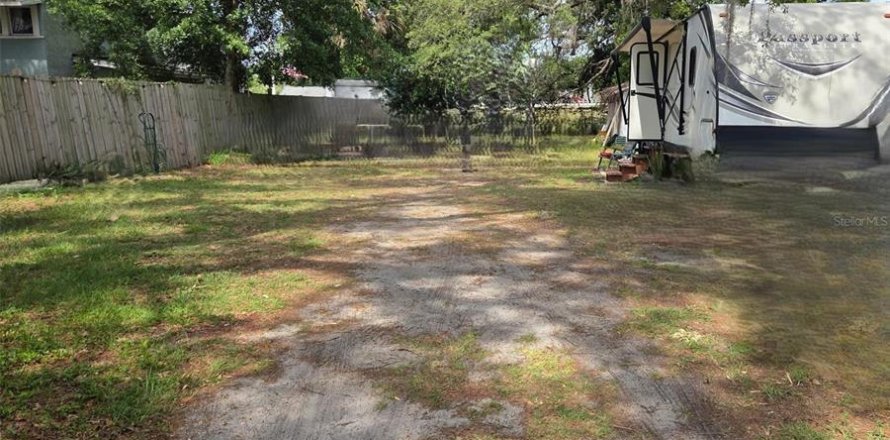 Land in Tampa, Florida № 2205178