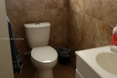 Снять в аренду виллу или дом в Холливуд, Флорида 1 спальня, 188.41м2, № 2079957 - фото 9