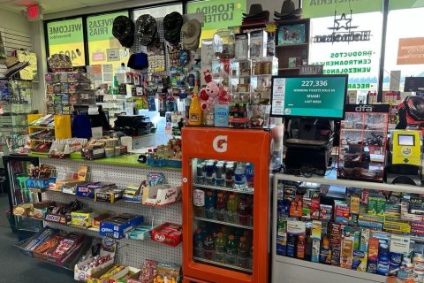 Immobilier commercial à vendre à Miami, Floride № 2029910 - photo 2