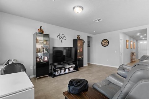 Villa ou maison à vendre à Auburndale, Floride: 3 chambres, 137.96 m2 № 2310680 - photo 4