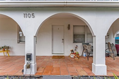 Immobilier commercial à vendre à Hallandale Beach, Floride: 147.25 m2 № 2016343 - photo 3