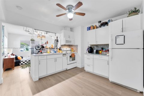 Immobilier commercial à vendre à Hallandale Beach, Floride: 147.25 m2 № 2016343 - photo 8