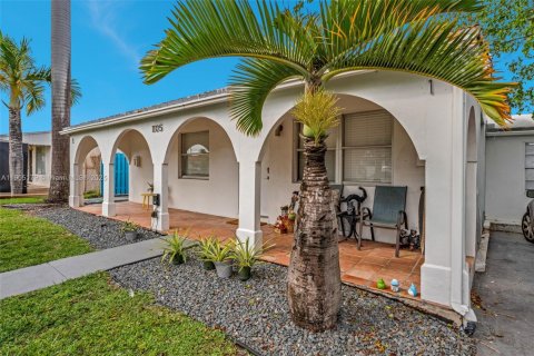 Immobilier commercial à vendre à Hallandale Beach, Floride: 147.25 m2 № 2016343 - photo 2