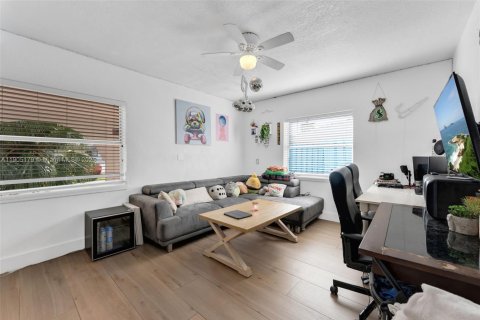 Immobilier commercial à vendre à Hallandale Beach, Floride: 147.25 m2 № 2016343 - photo 9