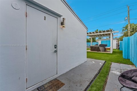 Immobilier commercial à vendre à Hallandale Beach, Floride: 147.25 m2 № 2016343 - photo 19
