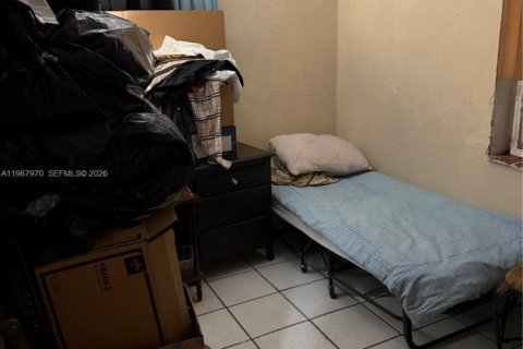 House in Miami, Florida 6 bedrooms, 109.81 sq.m. № 2045773 - photo 10