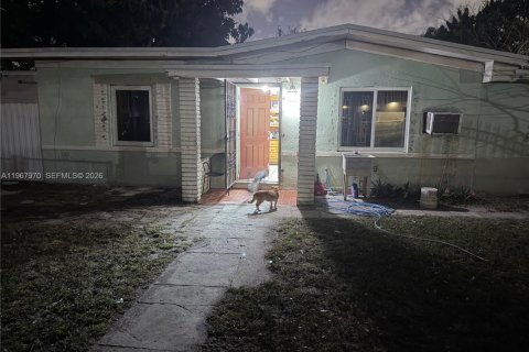 House in Miami, Florida 6 bedrooms, 109.81 sq.m. № 2045773