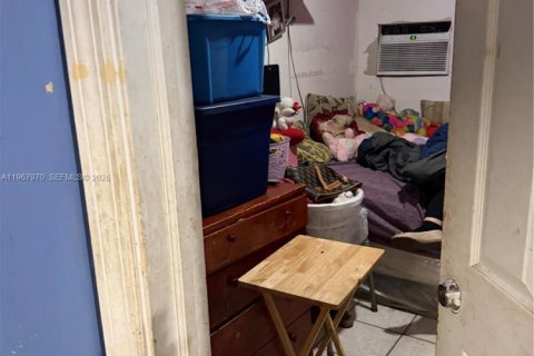 House in Miami, Florida 6 bedrooms, 109.81 sq.m. № 2045773 - photo 18