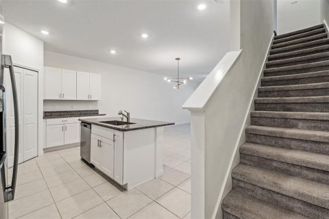 Townhouse in PALM RIVER TOWNHOMES in Tampa, Florida 4 bedrooms, 192.96 sq.m. № 2201612 - photo 10